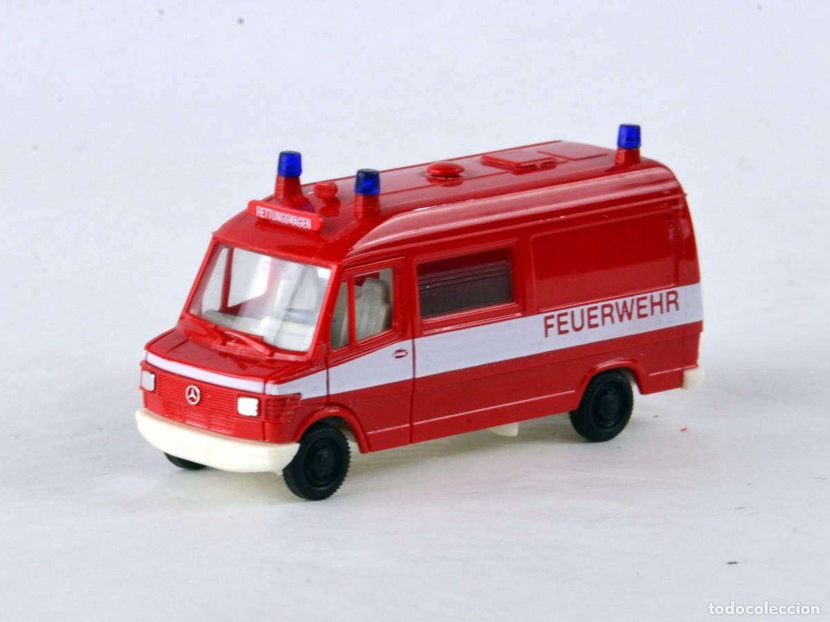 Coches a escala: Herpa Escala 1:87 H0 Ambulancia Bomberos Mercedes Benz 208