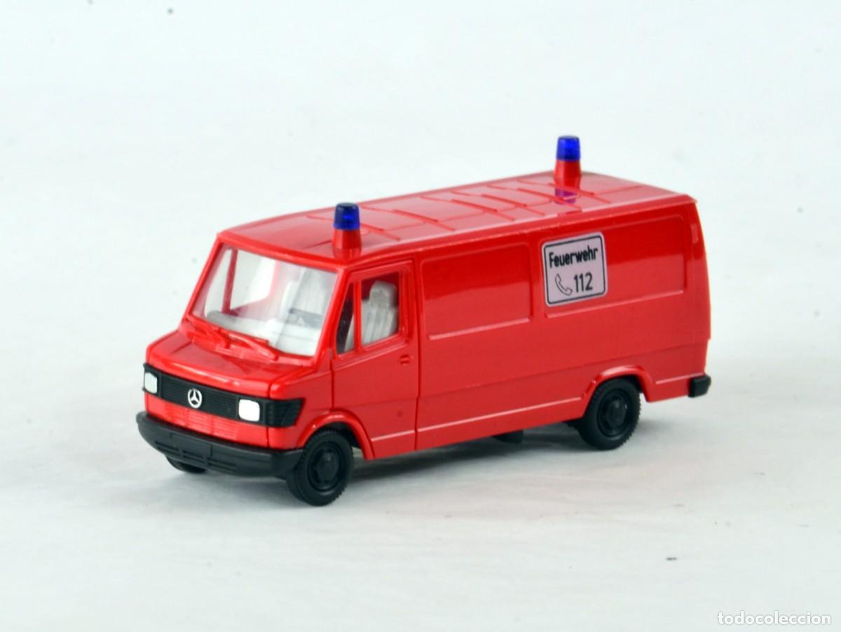 Coches a escala: Herpa Escala 1:87 H0 Bomberos Mercedes Benz 208