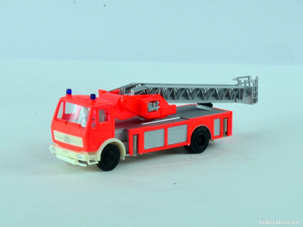 Coches a escala: Herpa Escala 1:87 H0 Cami&oacute;n de Bomberos Escalera Mercedes Benz NG Impecable con Caja