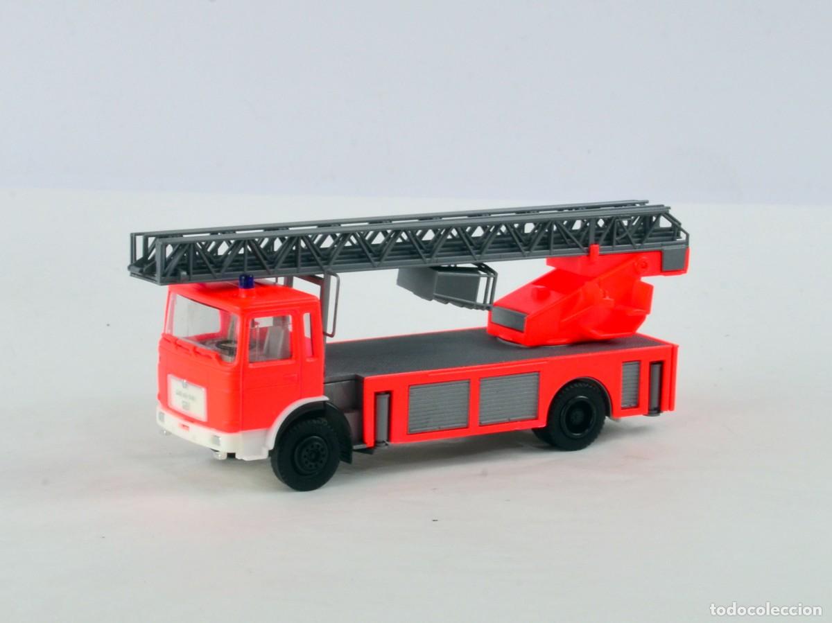 Coches a escala: Herpa Escala 1:87 H0 Cami&oacute;n de Bomberos MAN F8 Escalera Giratoria DL23/12 Impecable con Caja