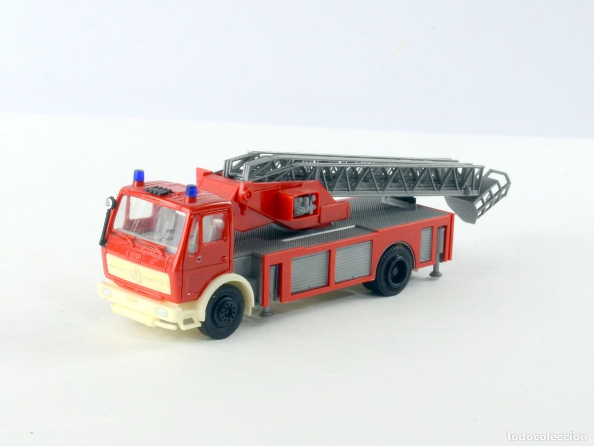Voitures &agrave; l'&eacute;chelle: Herpa Escala 1:87 H0 Cami&oacute;n de Bomberos Escalera Mercedes Benz NG