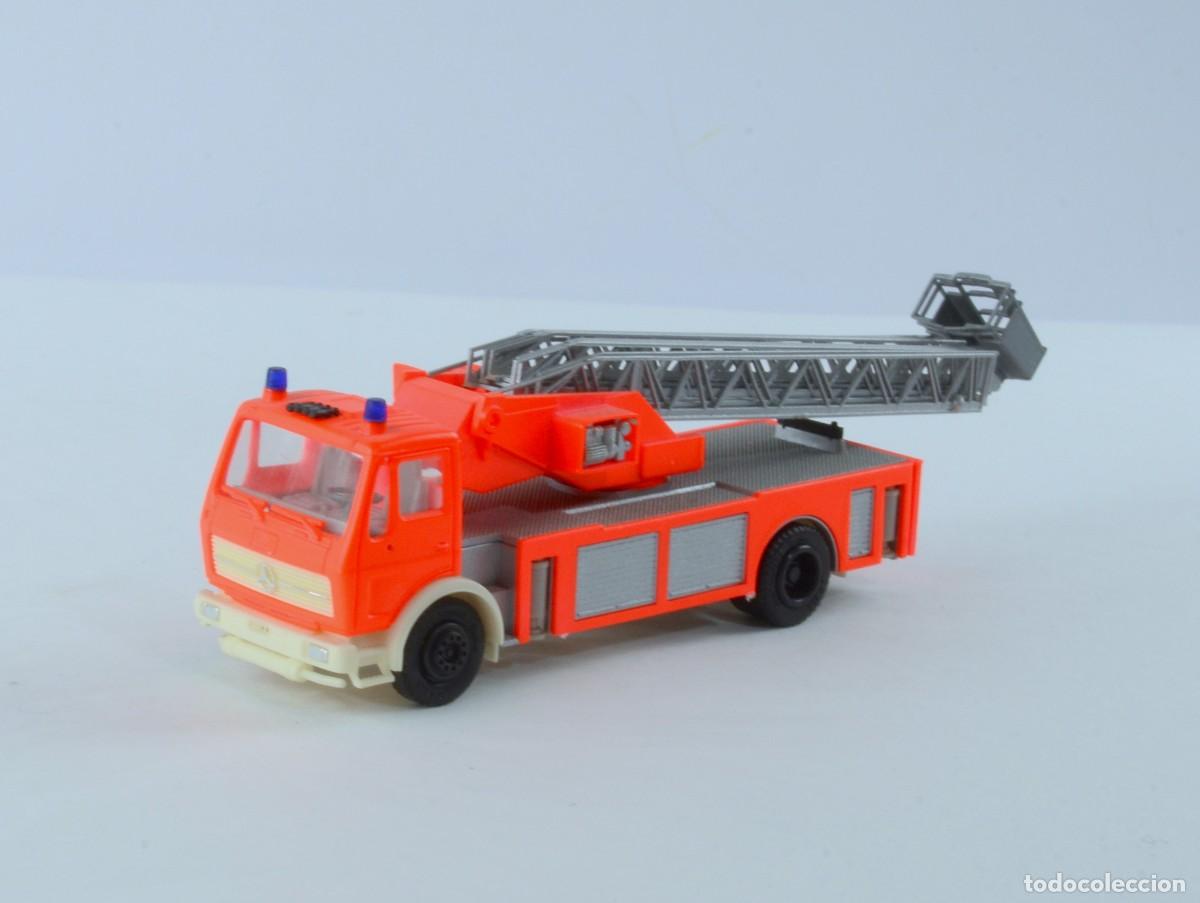 Coches a escala: Herpa Escala 1:87 H0 Cami&oacute;n de Bomberos Escalera Mercedes Benz NG