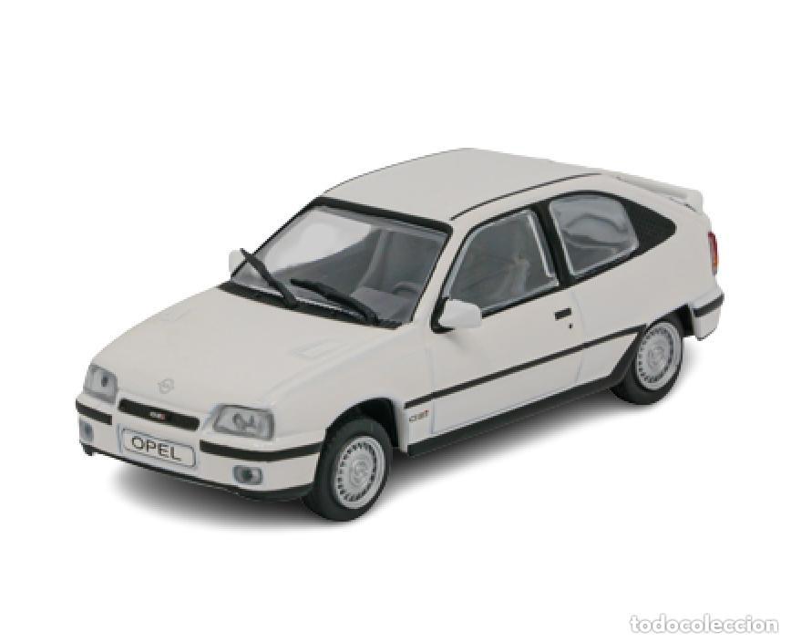 Coches a escala: Opel Kadett GSI blanco (Escala 1/64) Nuevo en su vitrina expositora. Coche cl&aacute;sico