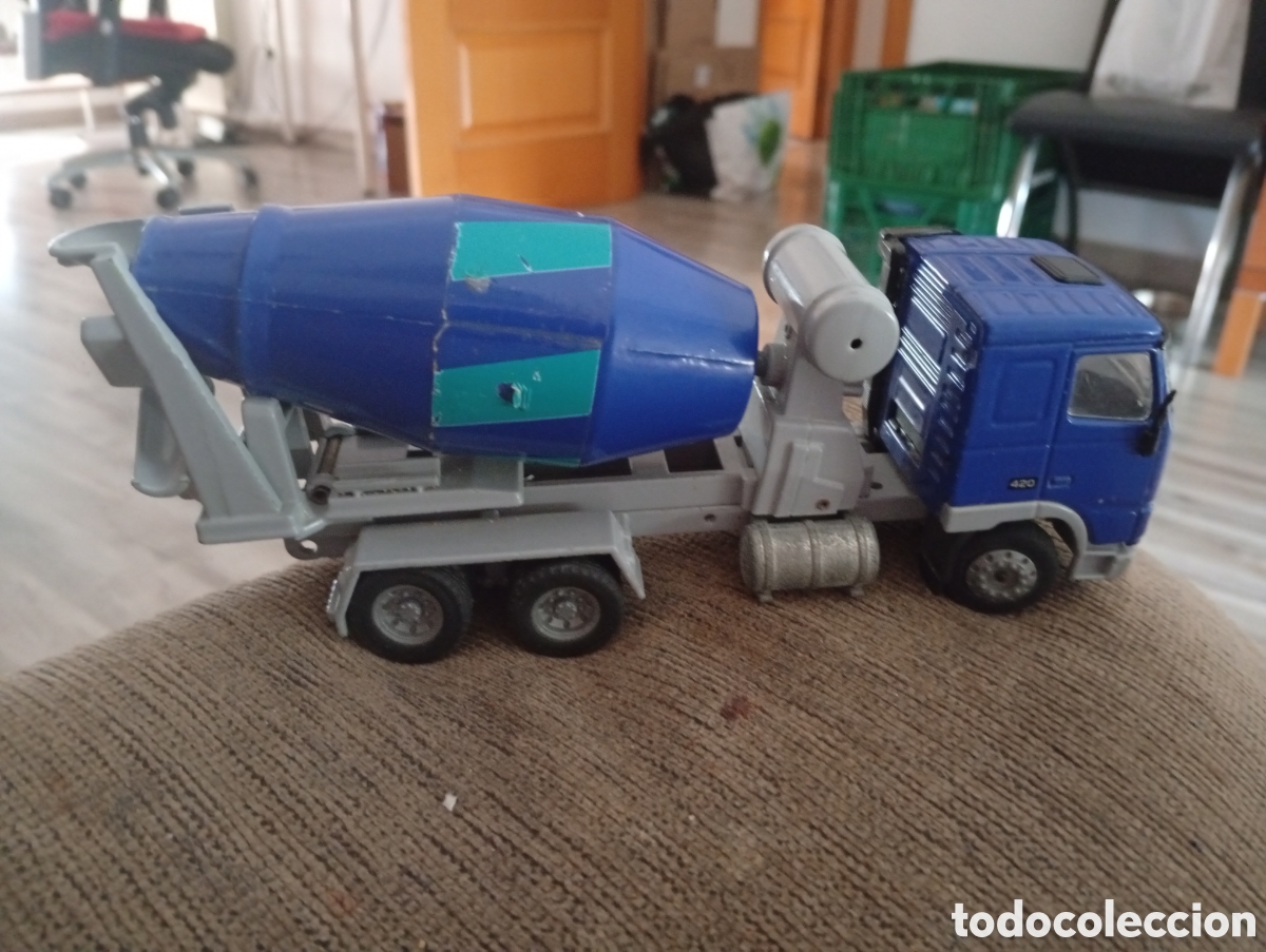 Coches a escala: Cami&oacute;n mercedes 20 CM metal