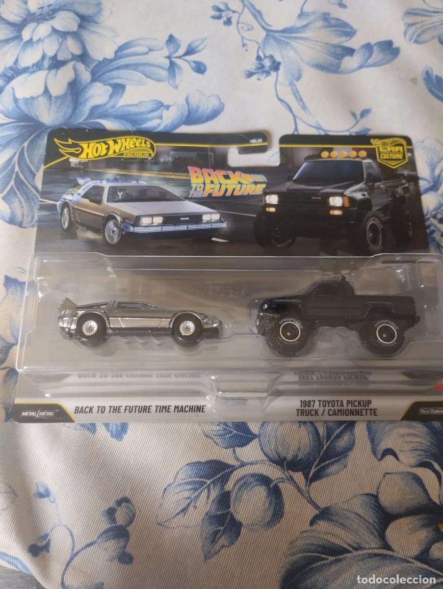 Coches a escala: Hot wheels delorean y Toyota regreso al futuro