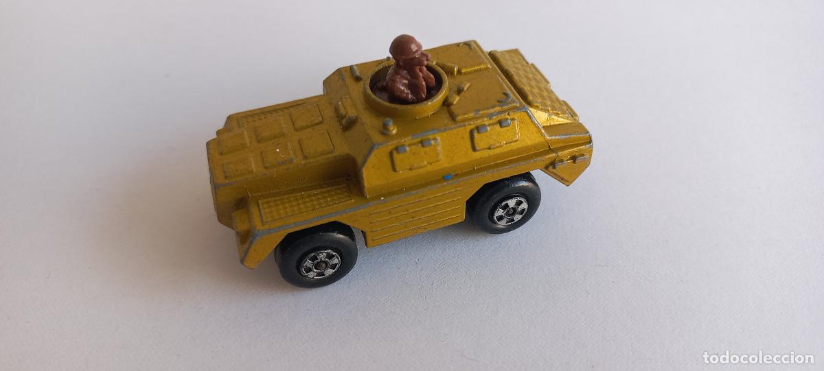 Coches a escala: Matchbox Rolamatics Stoat blindado de color dorado, n&ordm; 28 Lesney en 1973. Tanque. Coche miniatura.