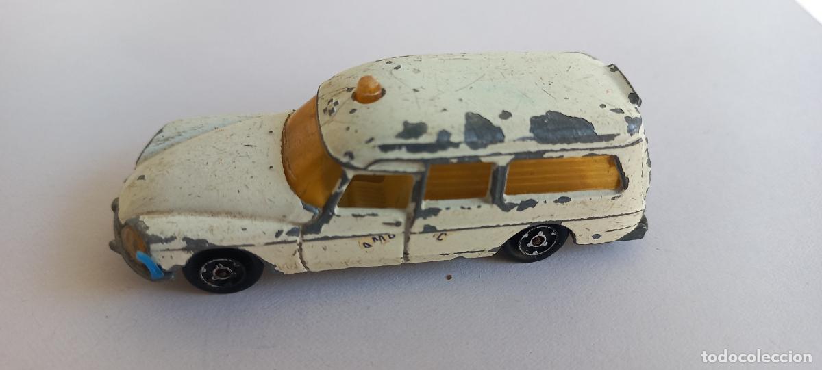 Coches a escala: Majorette Citro&euml;n DS 21 Ambulance. N&ordm; 206. Escala 1/65. Made in France. Ambulancia. Coche miniatura