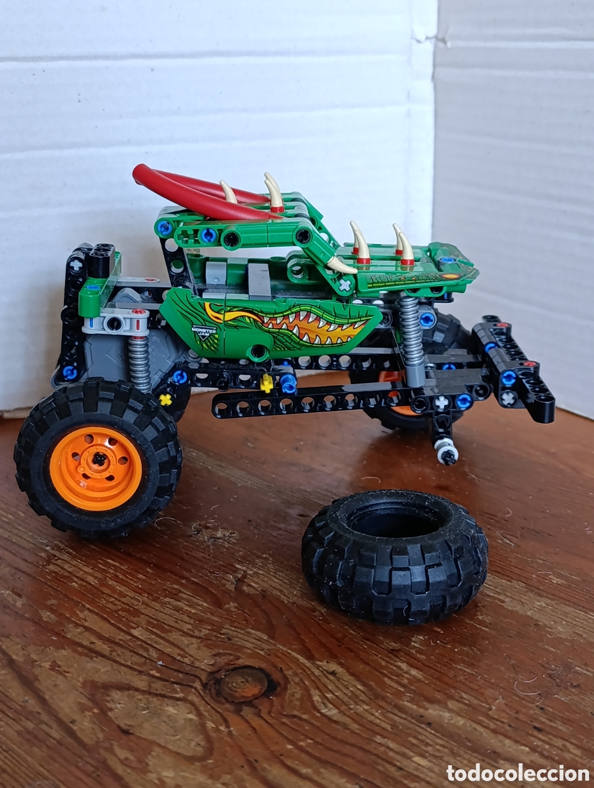 Coches a escala: TODO TERRENO DE LEGO.