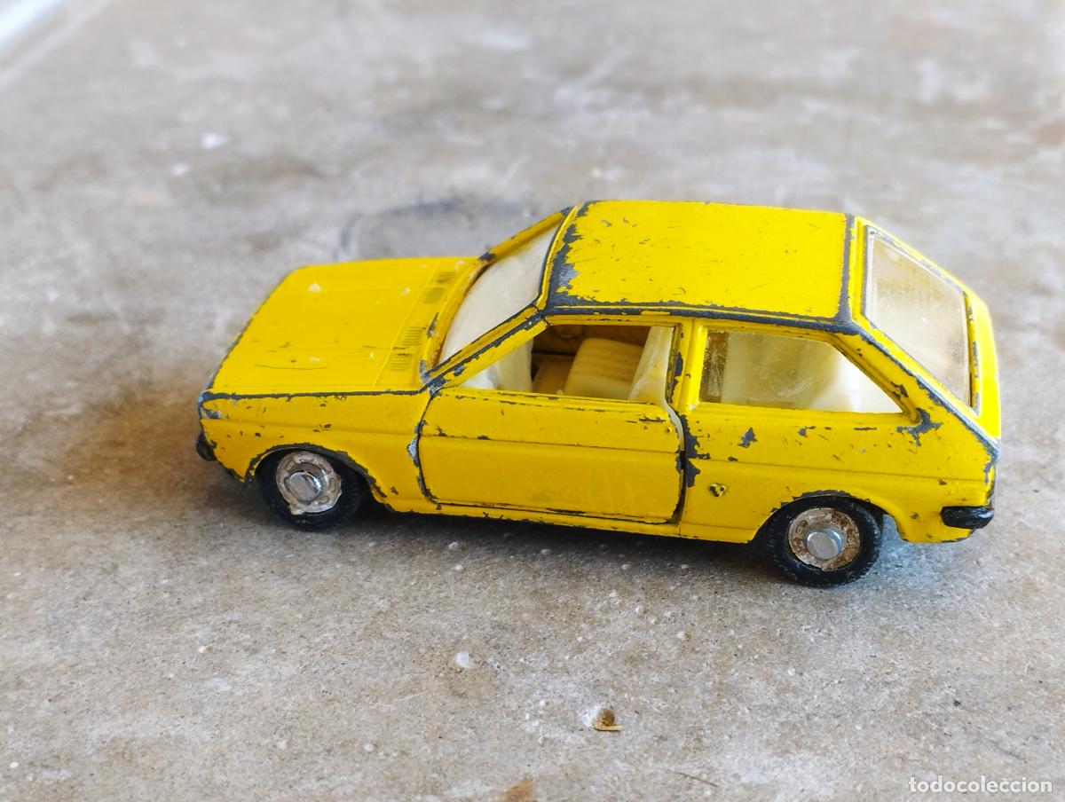 Coches a escala: FORD FIESTA AMARILLO MK1 DE LA MARCA MINI MIRA 1,64