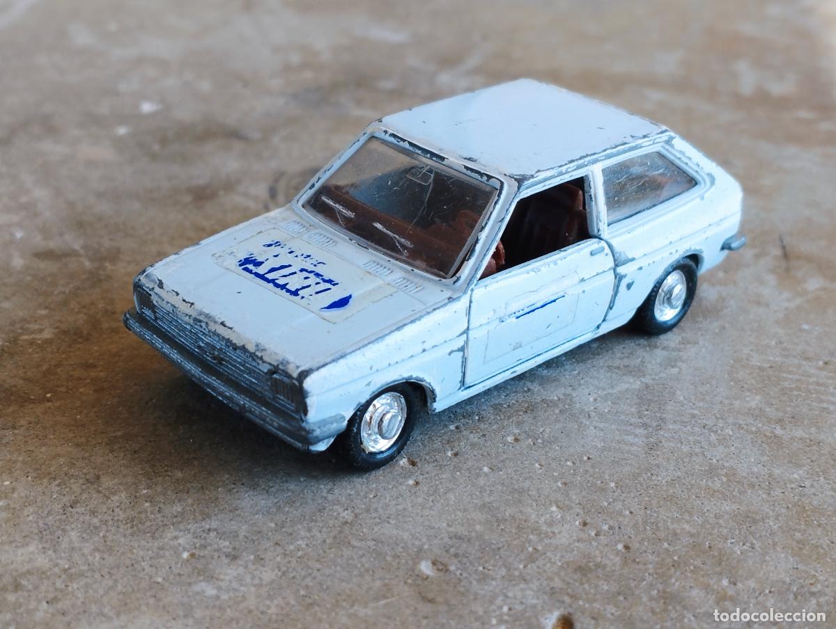 Coches a escala: FORD FIESTA DE LA MARCA MIRA 1,64 PRIMERA SERIE CHASIS METAL