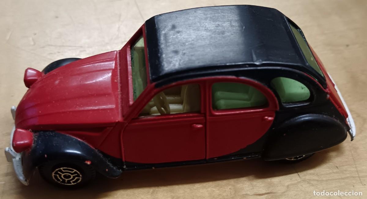 Coches a escala: CITRO&Euml;N 2CV6 ROJO GUISVAL MADE IN SPAIN 11 CM. LARGO