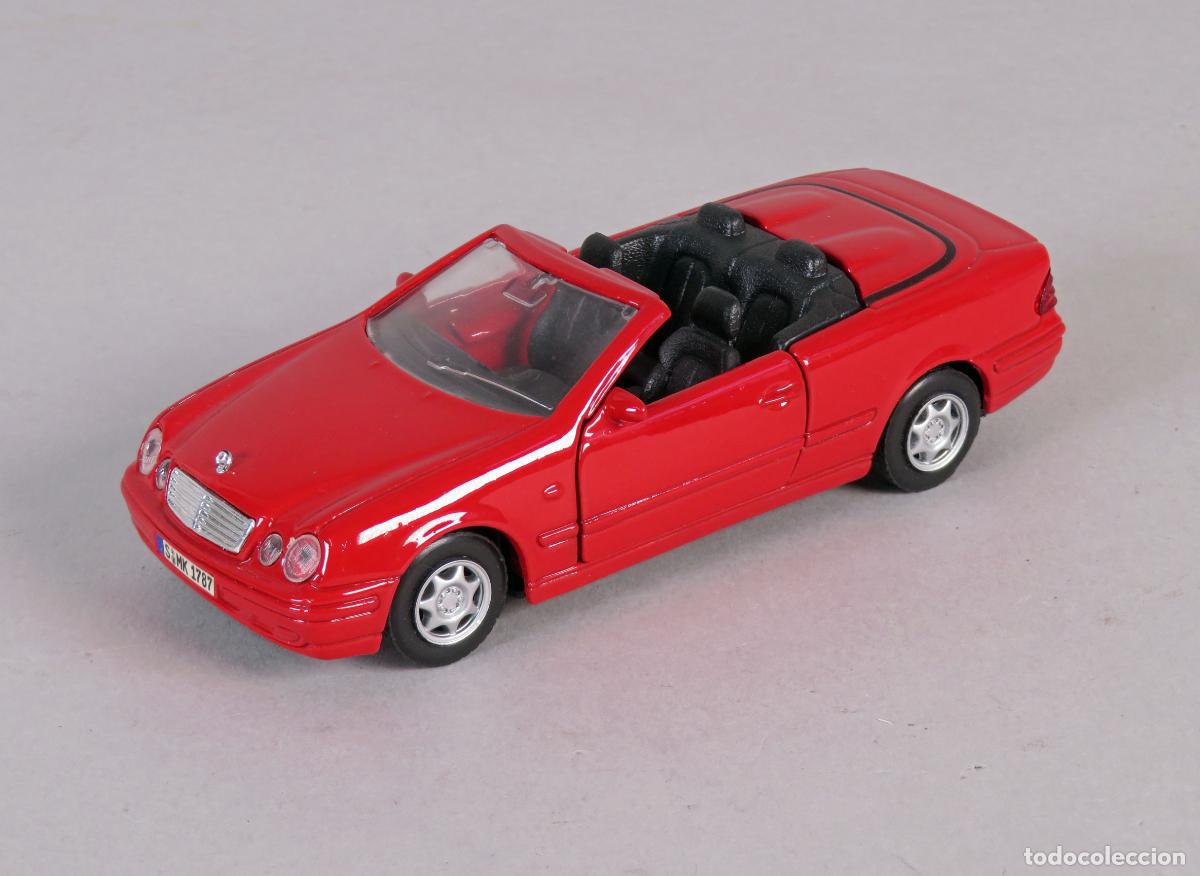 Coches a escala: Mercedes Benz CLK cabriolet Maisto 1/38 color rojo