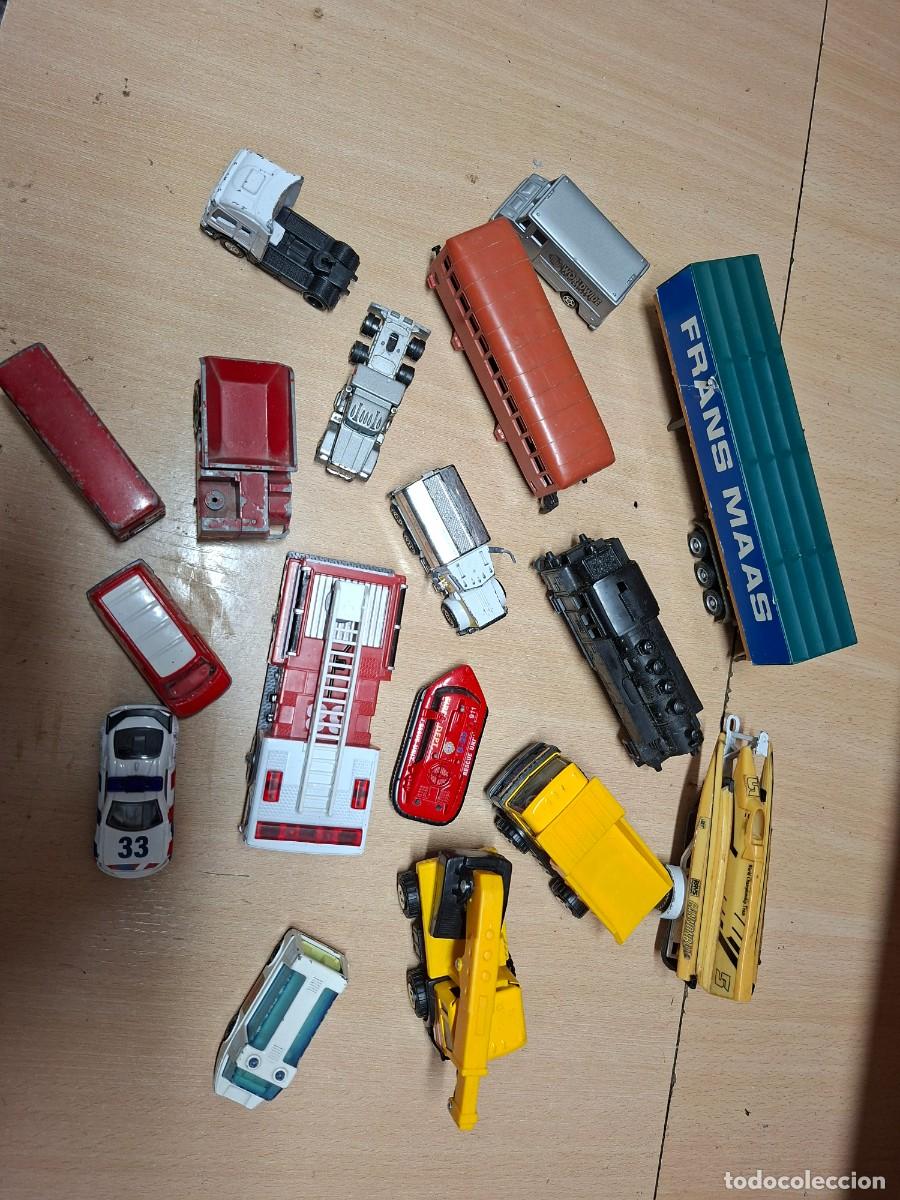 Coches a escala: Camiones de transporte, veh&iacute;culos de servicios y obras (Matchbox, Majorette)