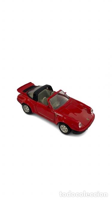 Coches a escala: Miniatura de coche deportivo cl&aacute;sico rojo
