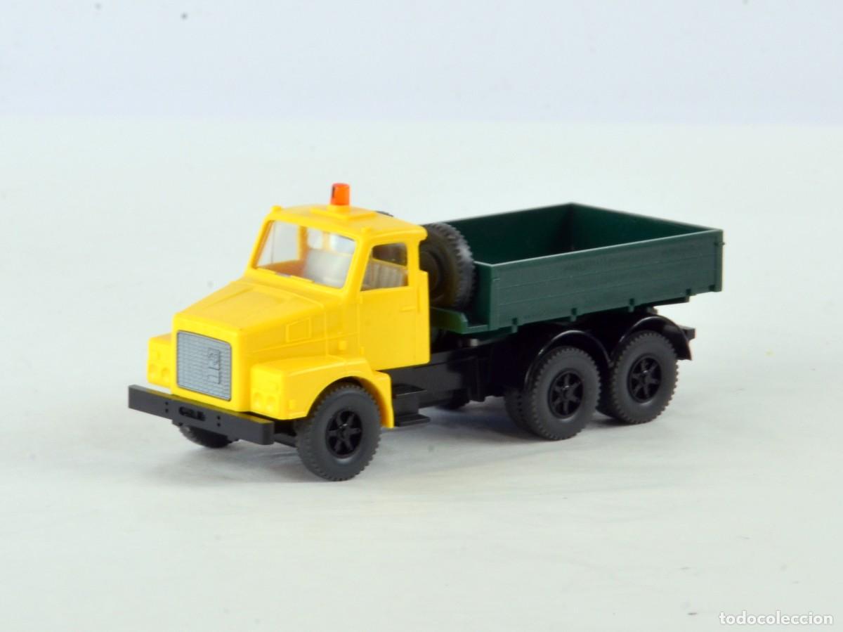 Coches a escala: Wiking Escala 1:87 H0 Cami&oacute;n Tractor Volvo FN Amarillo