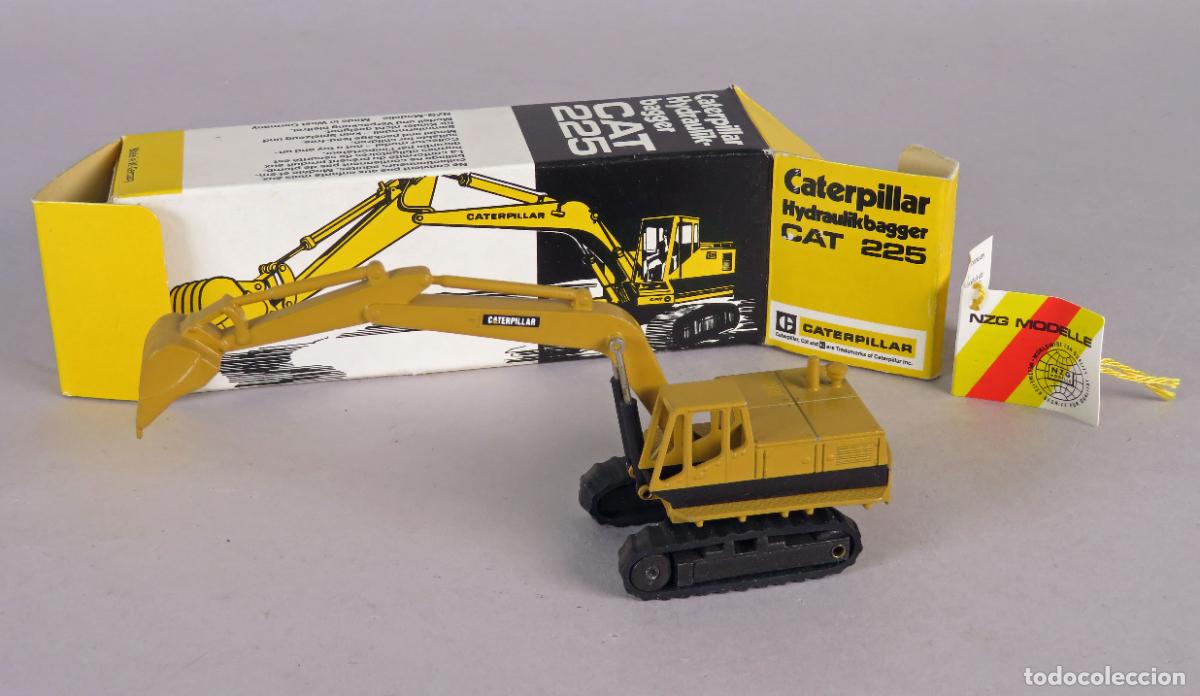 Coches a escala: Excavadora hidr&aacute;ulica Caterpillar NZG 1/87 225 Western Germany con caja escala peque&ntilde;a