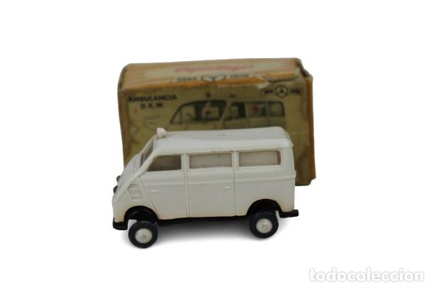 Coches a escala: Coche anguplas N&ordm; 29 Ambulancia D.K.M