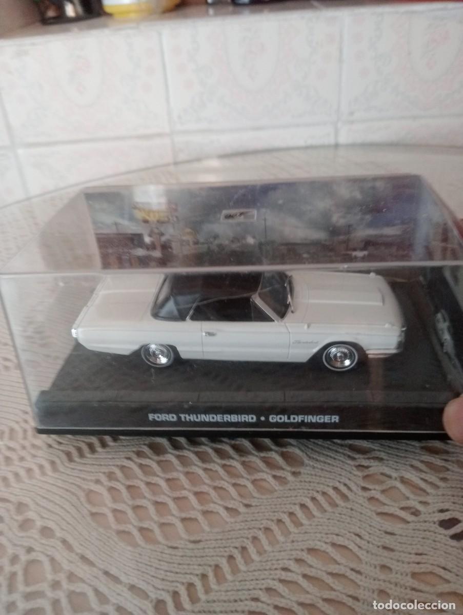 Auto in scala: Ford Thunderbird Goldfinger