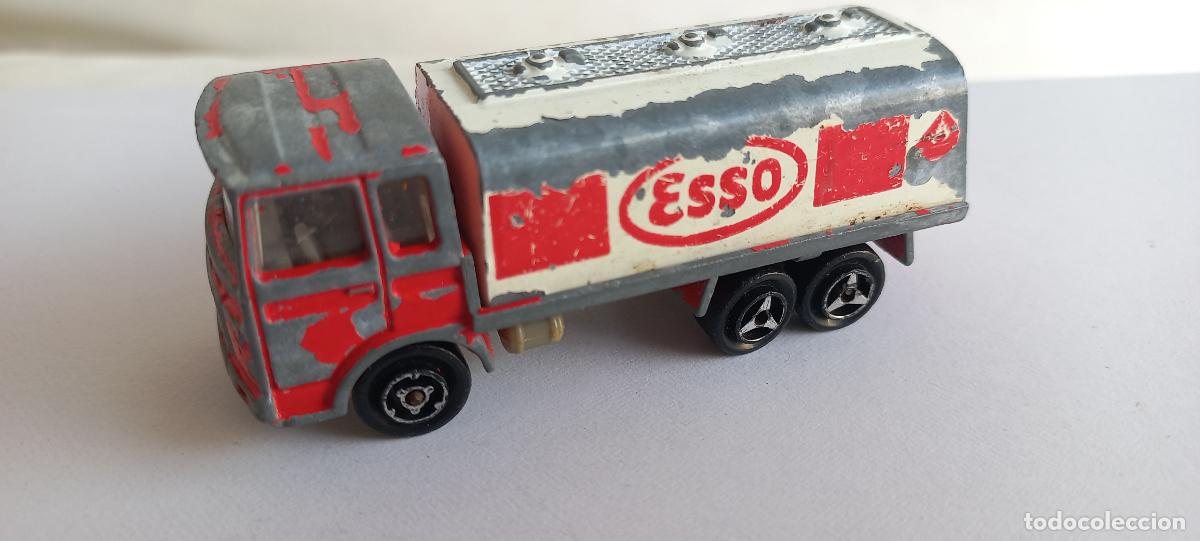 Coches a escala: cami&oacute;n cisterna Saviem SM de Majorette, producido en Francia, escala 1/100. Coche miniatura.