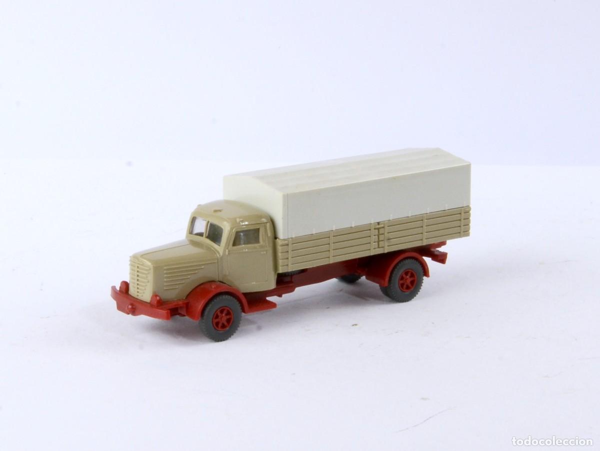 Coches a escala: Wiking Escala 1:87 H0 Cami&oacute;n B&uuml;ssing 8000 Plataforma con Lona