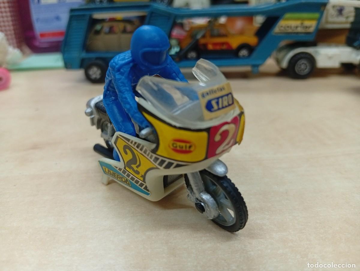 Coches a escala: Moto Laverda. Obsequio galletas Siro a&ntilde;os 70.