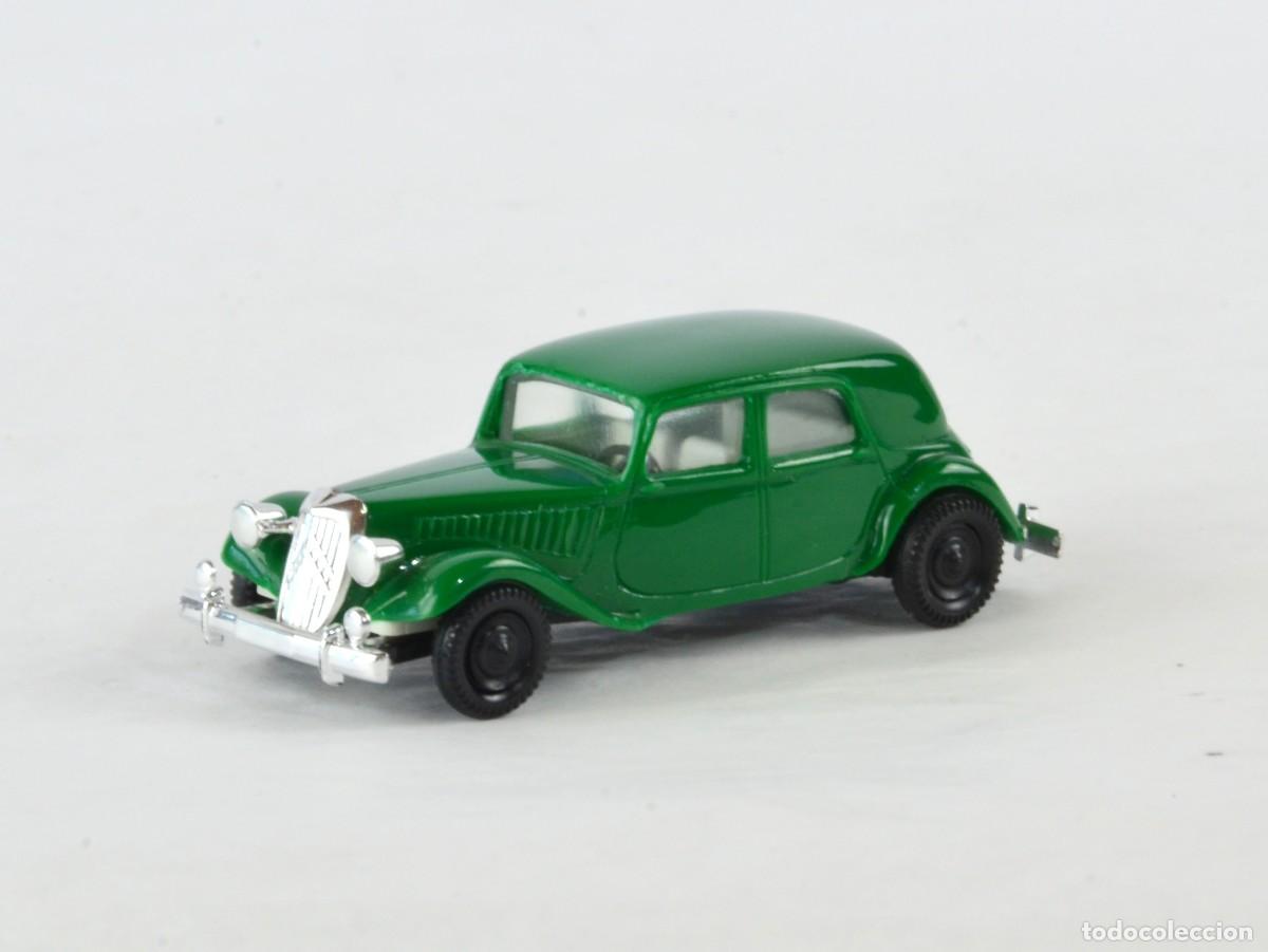 Coches a escala: Brekina Escala 1:87 H0 Citro&euml;n Traction Avant Verde con Caja
