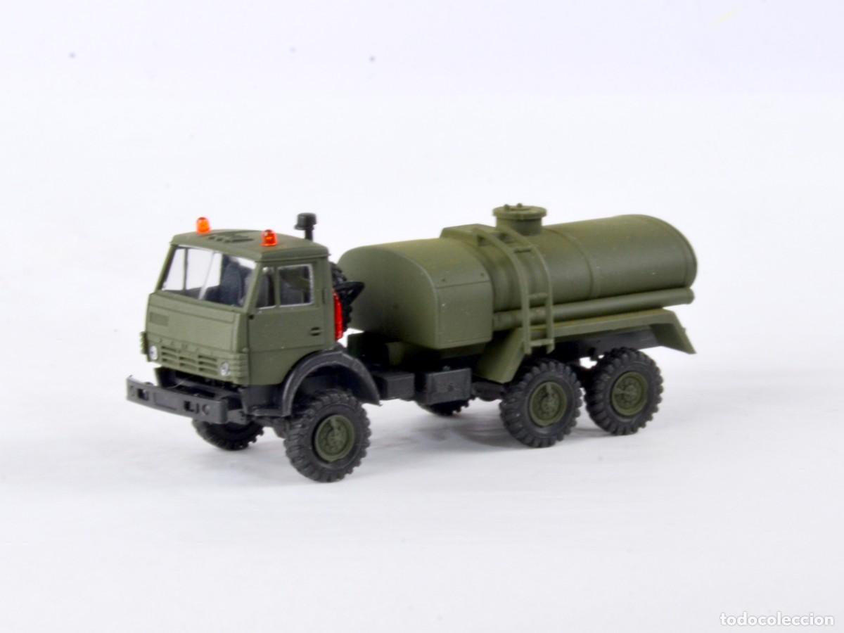Coches a escala: Herpa Military Escala 1:87 H0 Cami&oacute;n Kamaz 5320 Cisterna Impecable con Caja