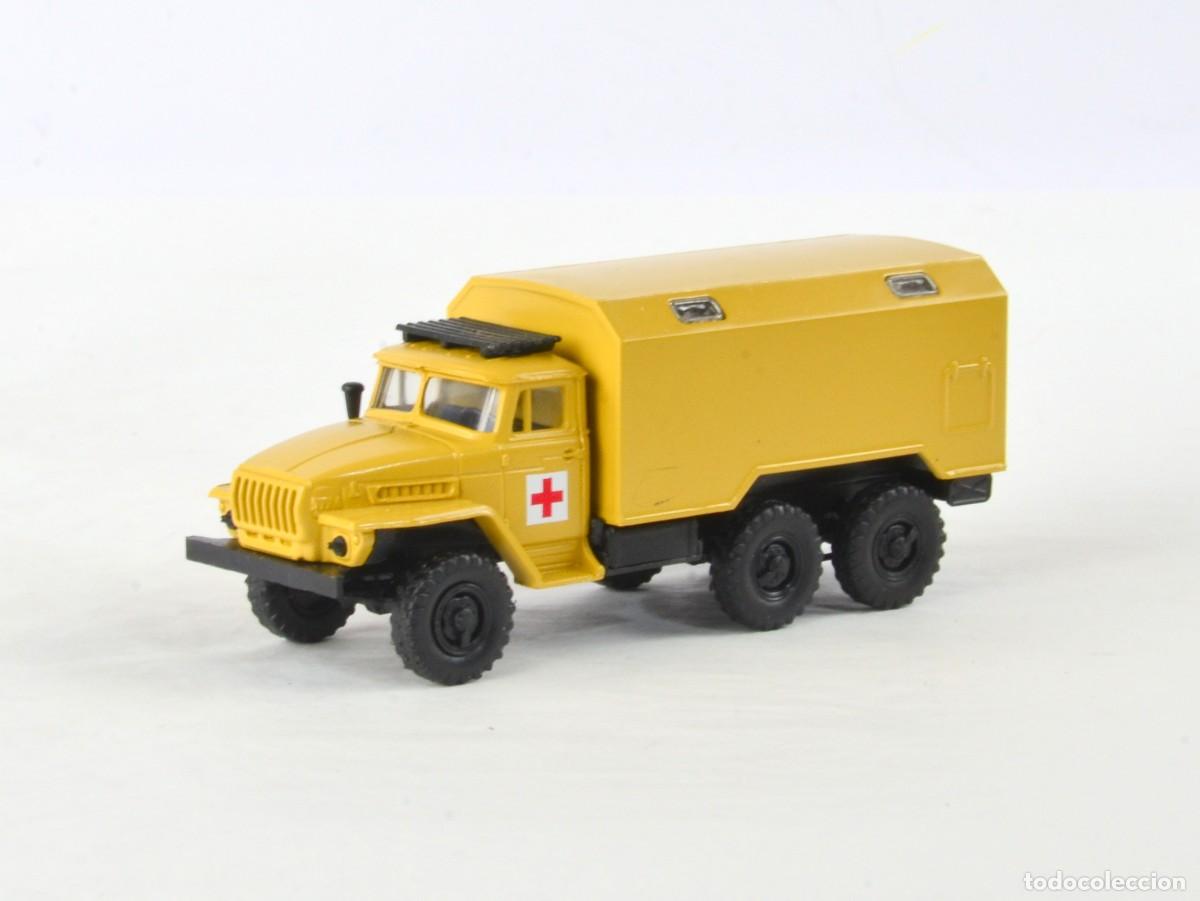Coches a escala: Herpa Minitanks Escala 1:87 H0 Cami&oacute;n Ural Cruz Roja con Caja