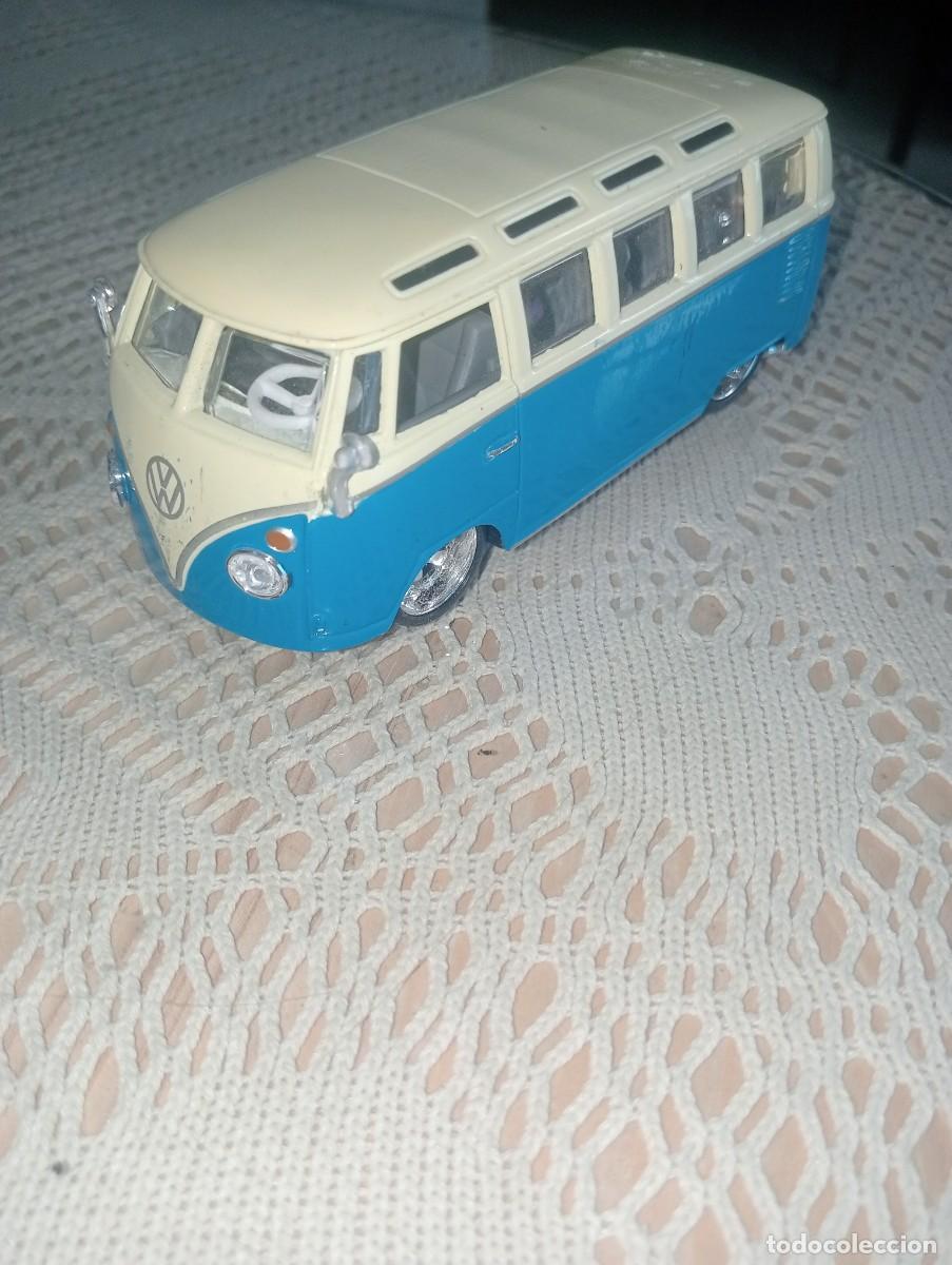 Model Cars: Volkswagen Van samba de burago