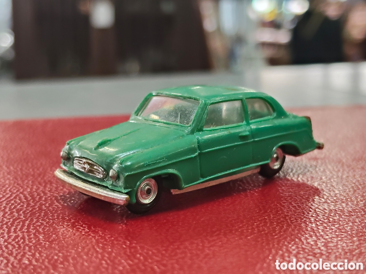 Coches a escala: Coche miniatura a escala 1/86
