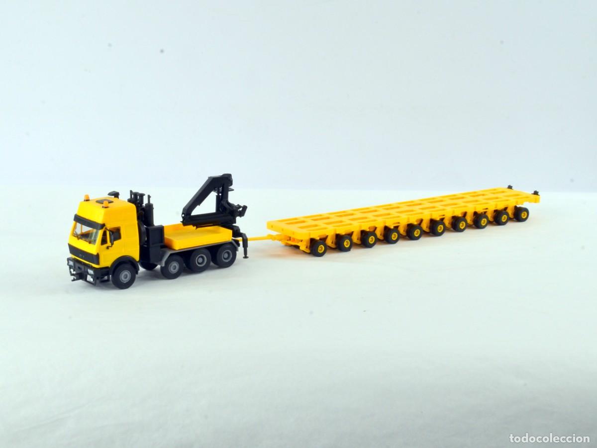 Coches a escala: Kibri Escala 1:87 H0 Cami&oacute;n MB SK 4 Ejes con Gr&uacute;a Pluma y Remolque Transportes Pesados 10 Ejes