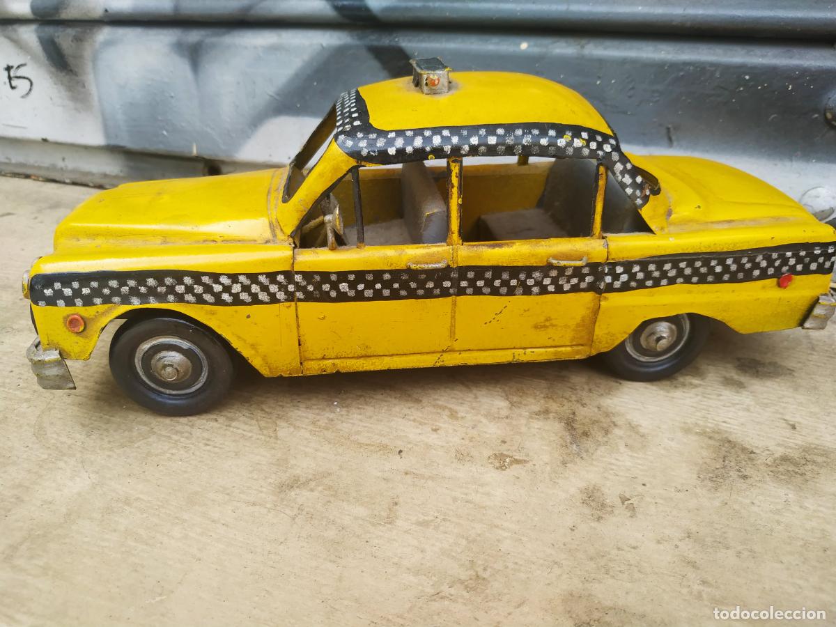 Coches a escala: Taxi juguete americano amarillo de hojalata