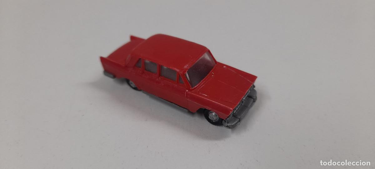 Coches a escala: COCHE FIAT 1800 FAMILIAR . REALIZADO POR EKO . ORIGINAL A&Ntilde;OS 60