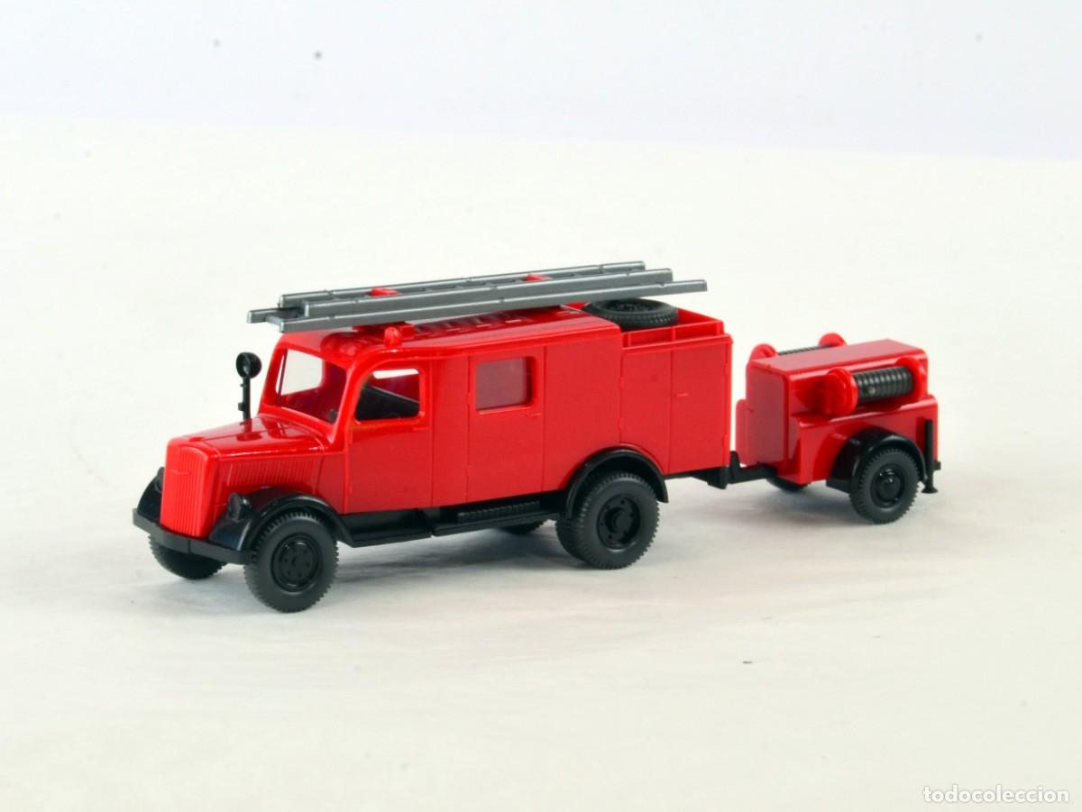 Coches a escala: Wiking Escala H0 1:87 Bomberos Opel Blitz con Remolque