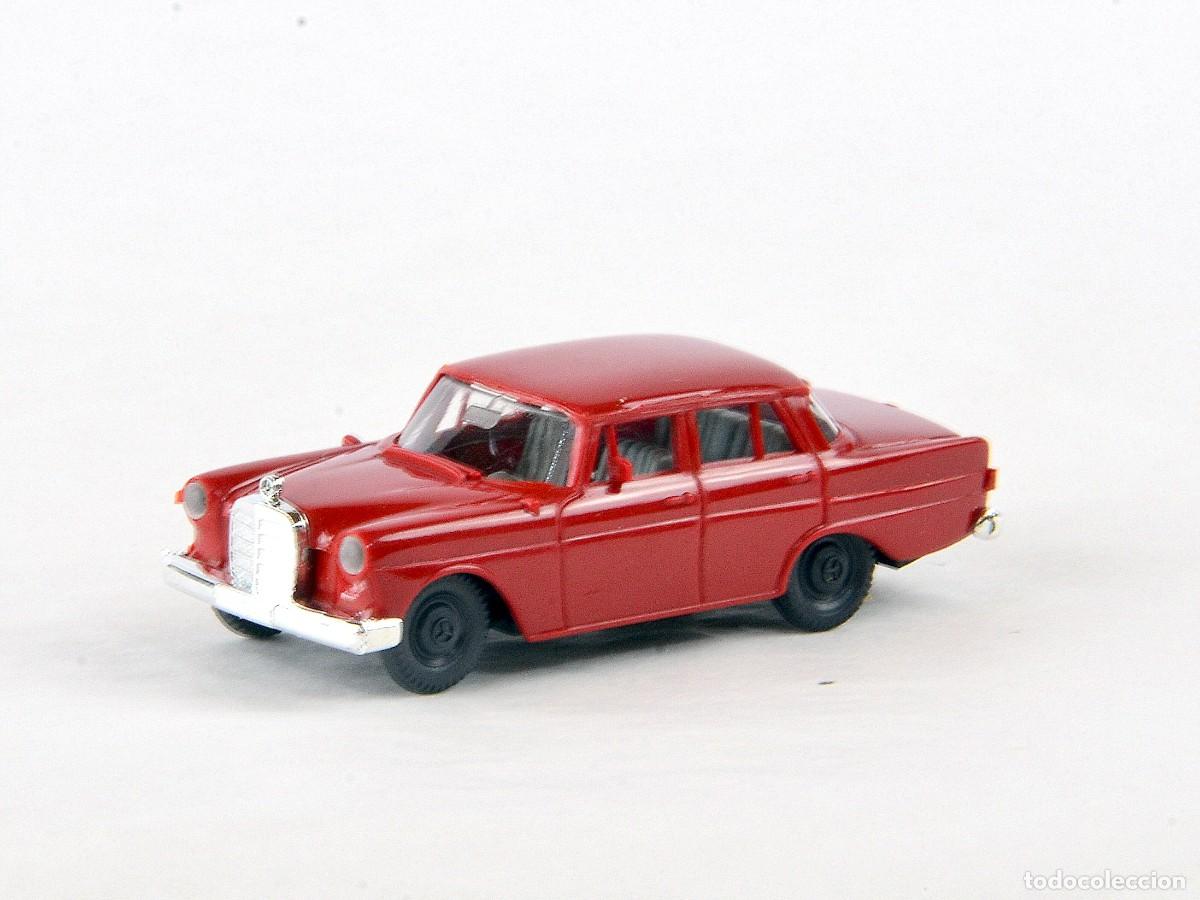 Coches a escala: Brekina Escala 1:87 H0 Mercedes Benz 190 Burdeos con Caja