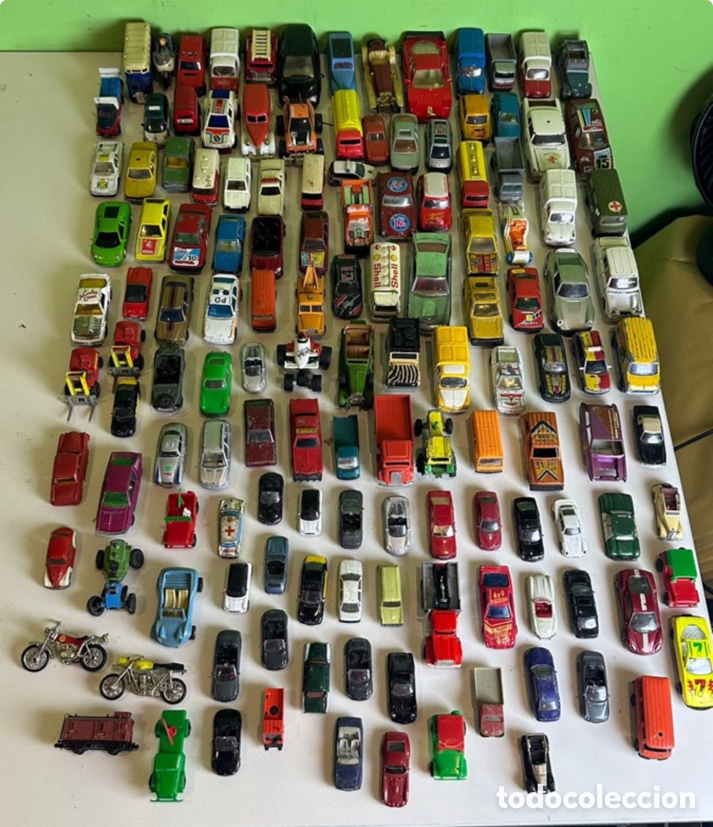 Coches a escala: Lote de aproximadamente 150 miniaturas met&aacute;licas de colecci&oacute;n &ndash; EKO, Majorette,guisval&hellip; ver las foto