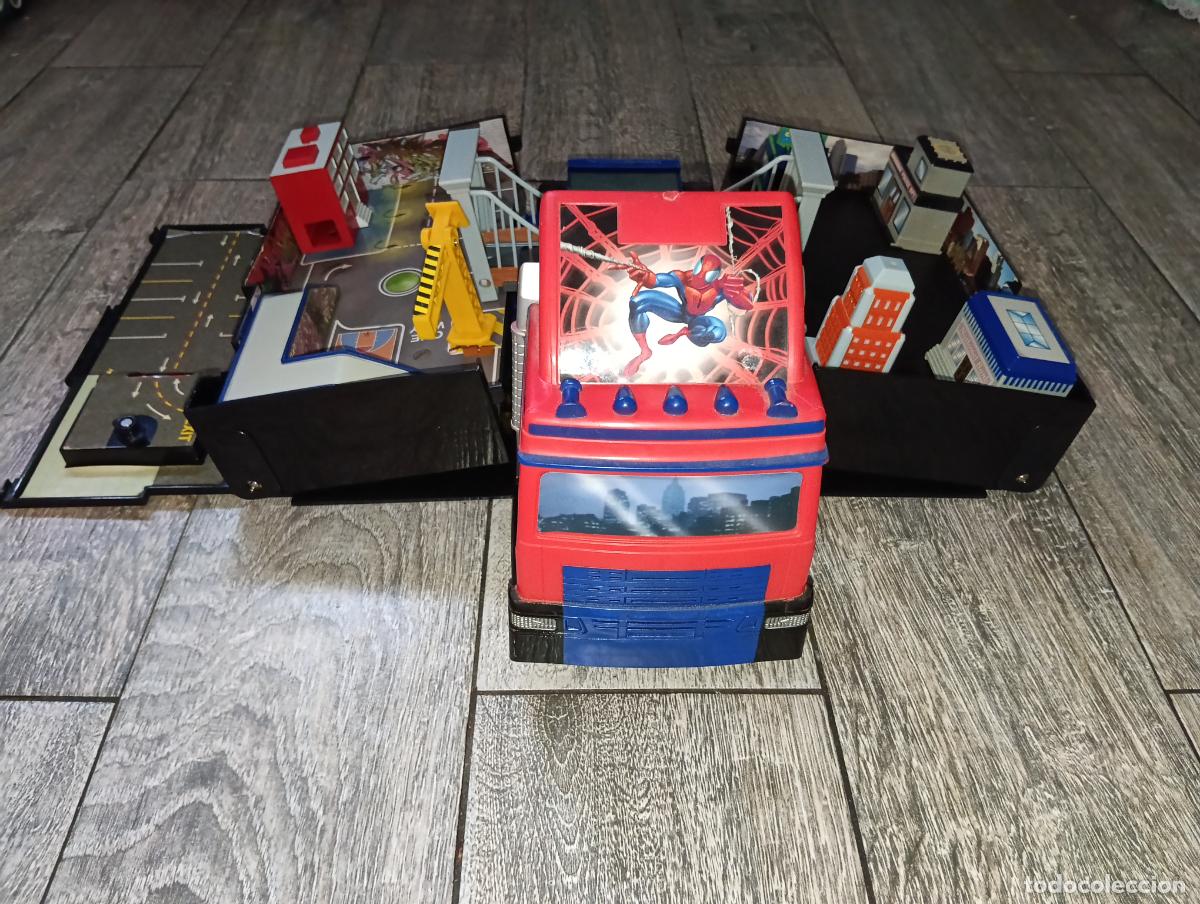 Coches a escala: Cami&oacute;n Trailer de coches Micromachines Spiderman Famosa Micro machines