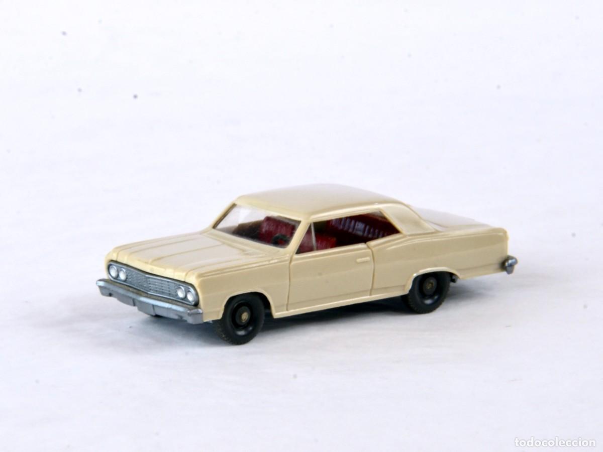 Coches a escala: Wiking Escala 1:87 H0 Antiguo Chevrolet Malibu Beige 1966 - 68