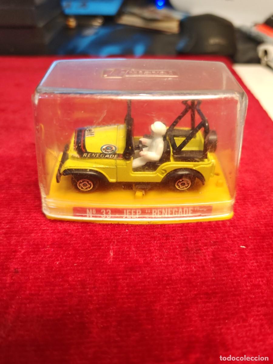 Coches a escala: coche guisval #33. jeep Renegade 1/64. metal con caja madera in spain..