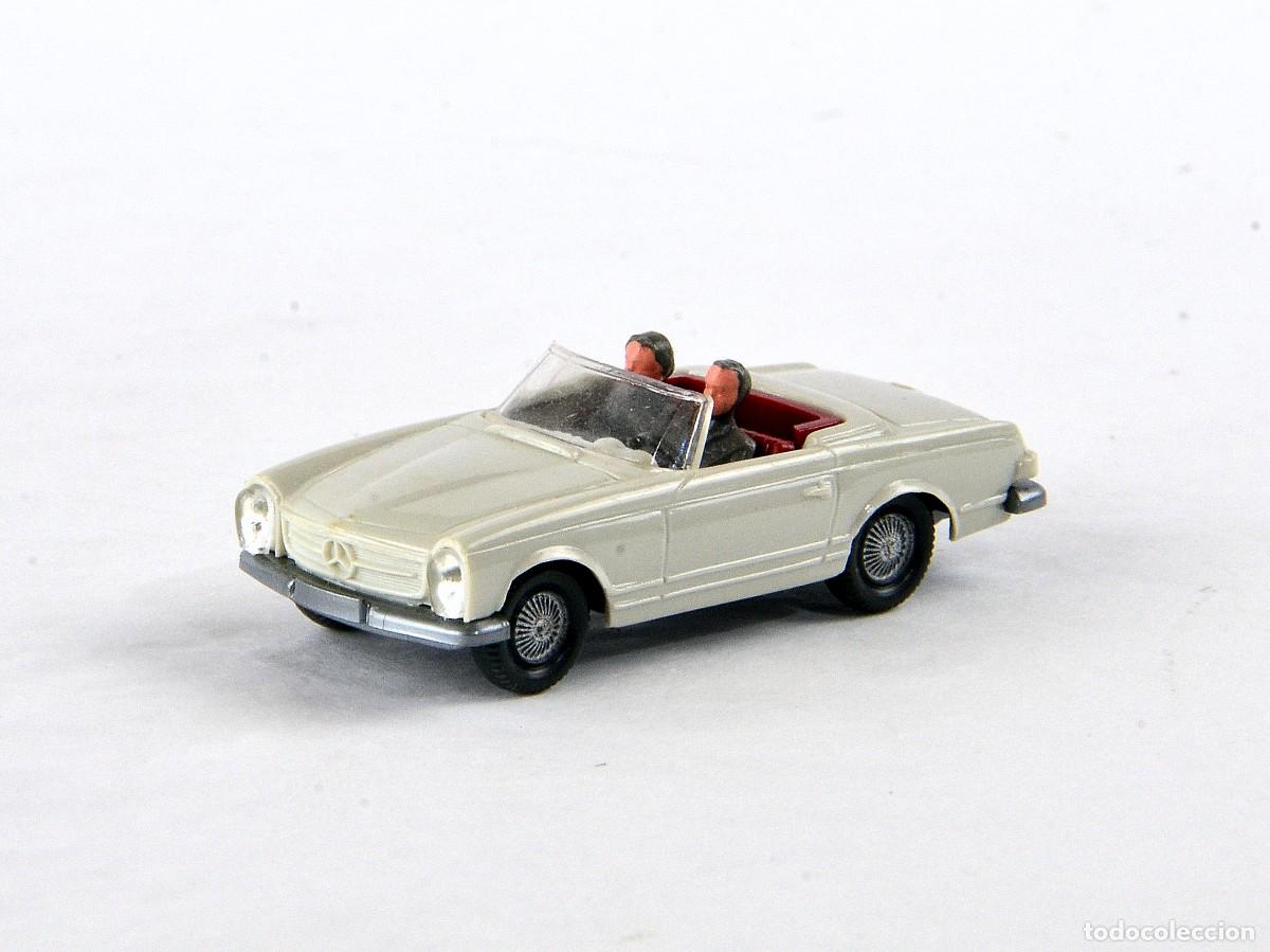 Coches a escala: Wiking Escala 1:87 H0 Antiguo Mercedes Benz 230SL con Figuras, 1965 - 1978