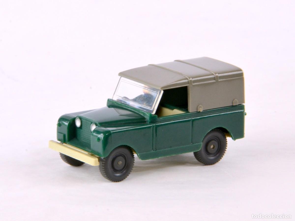 Coches a escala: Wiking Escala 1:87 H0 Antiguo Land Rover con Figura 1965 - 1979 &rdquo;Kieferngr&uuml;n&rdquo;