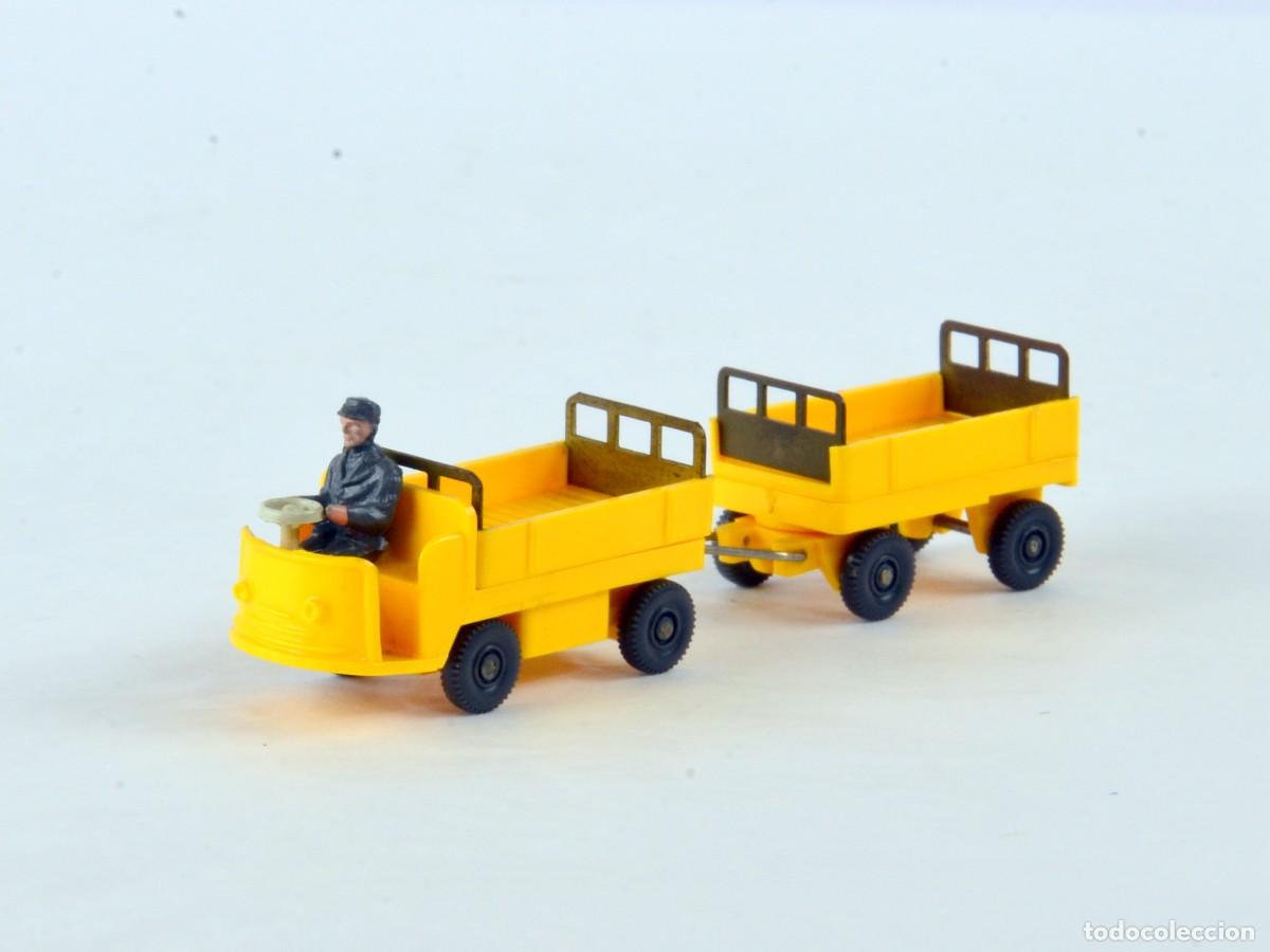 Coches a escala: Wiking Escala 1:87 H0 Antiguo Carro El&eacute;ctrico con Remolque y Conductor, Amarillo 1958 - 81