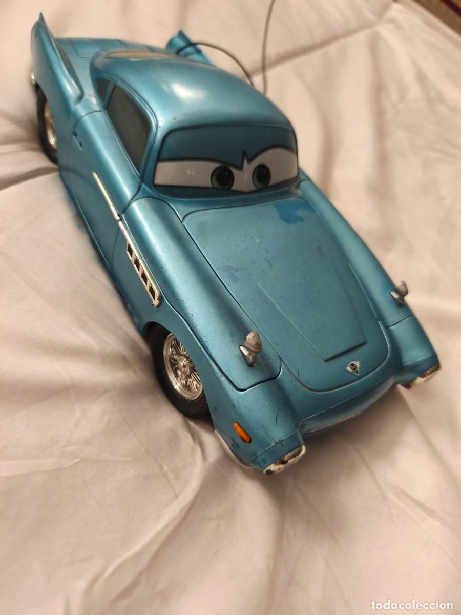 Coches a escala: Majorette. Metal . Finn McMissile. esp&iacute;a brit&aacute;nico pel&iacute;cula Cars 2 . Disney Pixar . Mattel