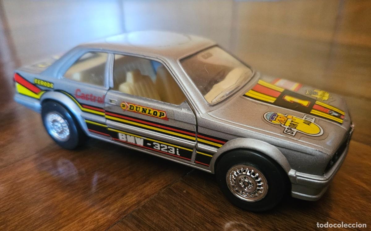 Coches a escala: BMW 323i gris - marca Mira referencia 1006 escala 1/25 made in Spain