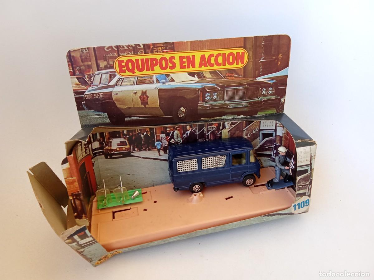 Coches a escala: Set Guisval Equipos en Acci&oacute;n Ref 1109 Polic&iacute;a Nacional Furg&oacute;n Mercedes y Chiquival a&ntilde;os 80 Incomple