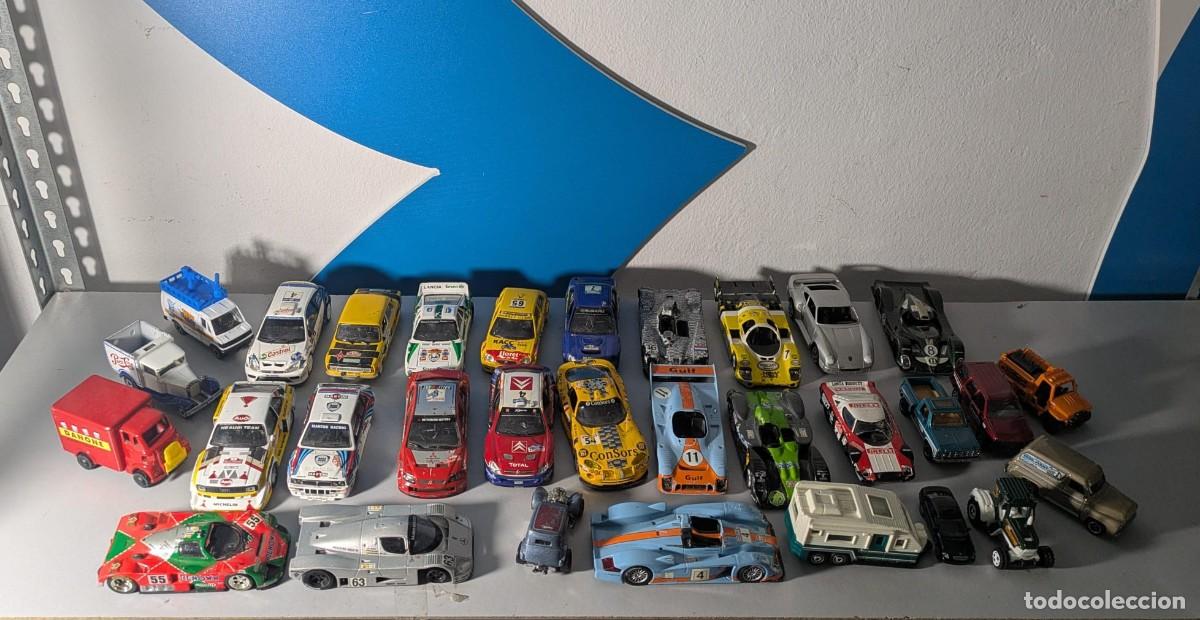 Coches a escala: Gran lote de coches a escala de diferentes modelos y marcas, desde los a&ntilde;os 60 hasta los 2000, inclu