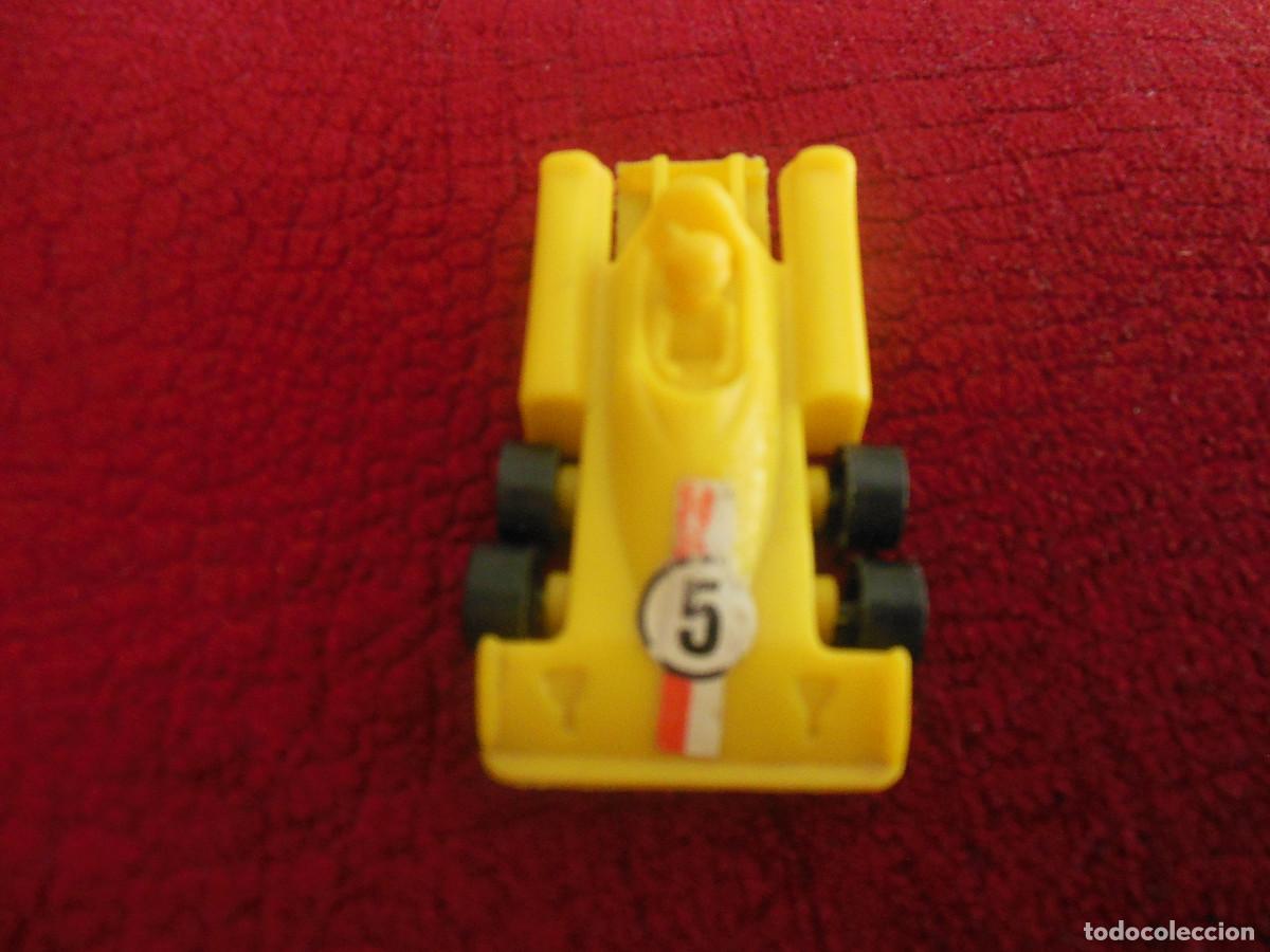 Coches a escala: PARTE DE COCHE DE CARRERAS ANTIGUO DE PLASTICO