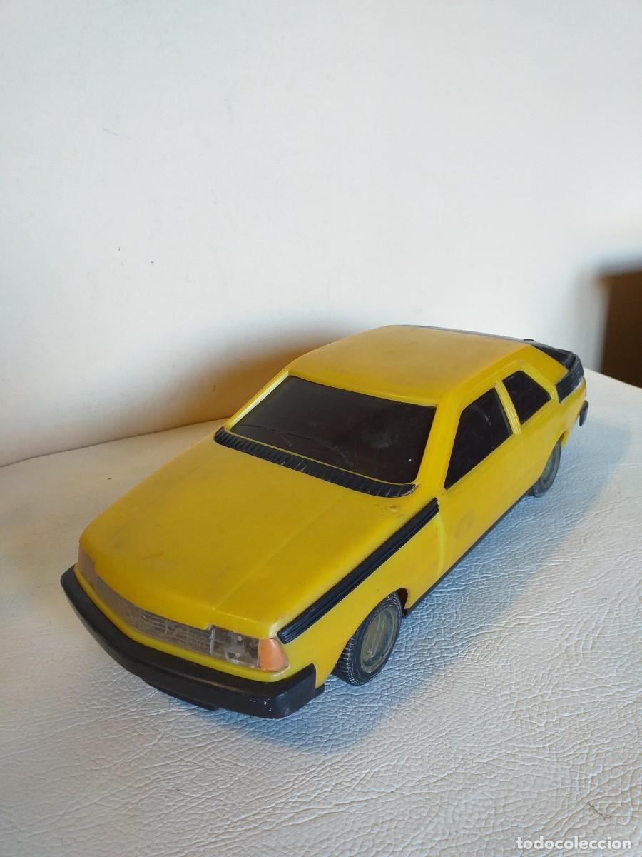Auto in scala: COCHE DE FRICCION RENAULT FUEGO