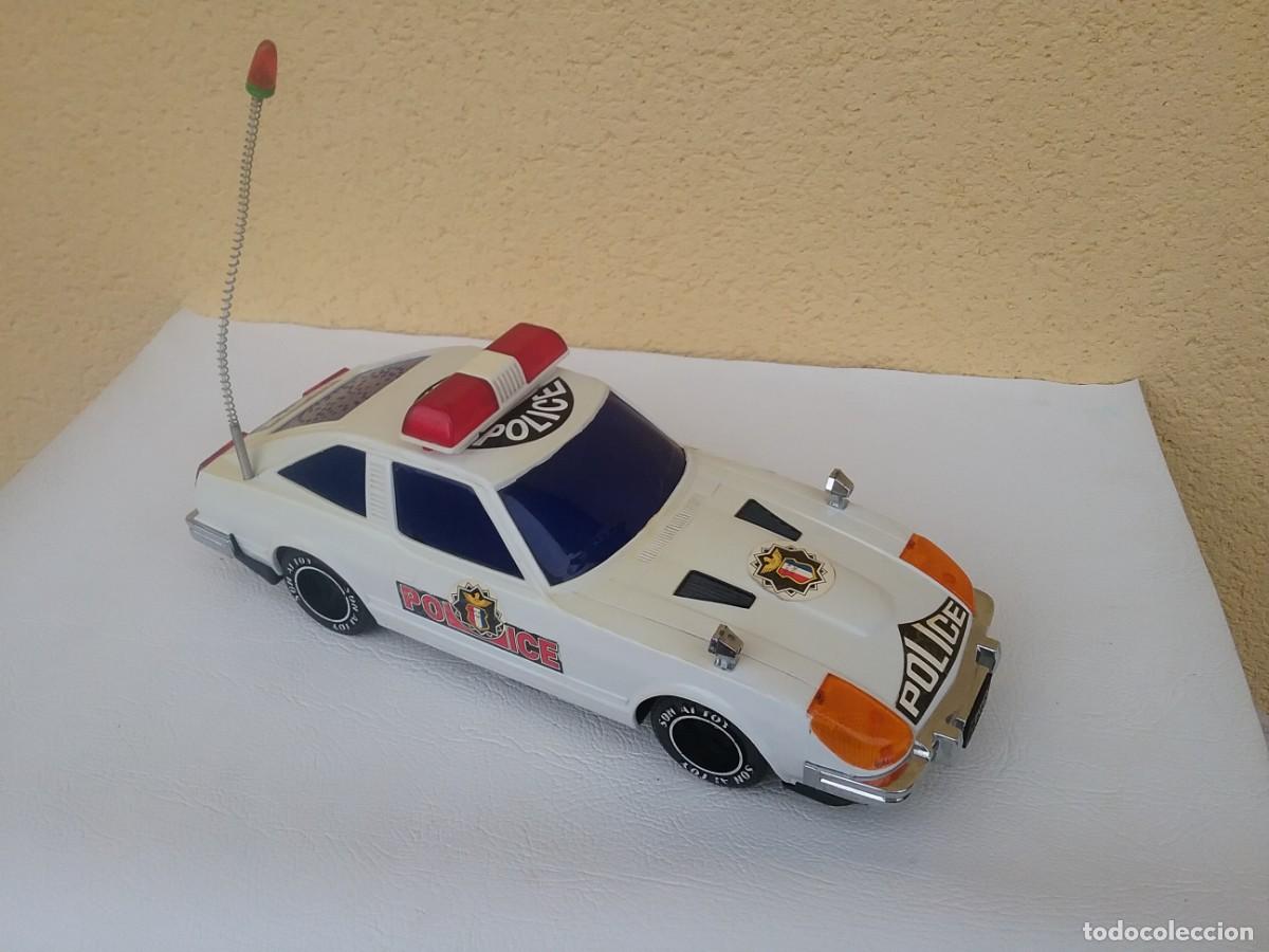 Auto in scala: COCHE POLICIAL DATSUN FAIRLADY 280Z SALVAOBSTACULOS.