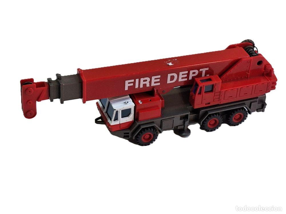 Coches a escala: Cami&oacute;n de bomberos Volvo TechnoDrive - Foto 1